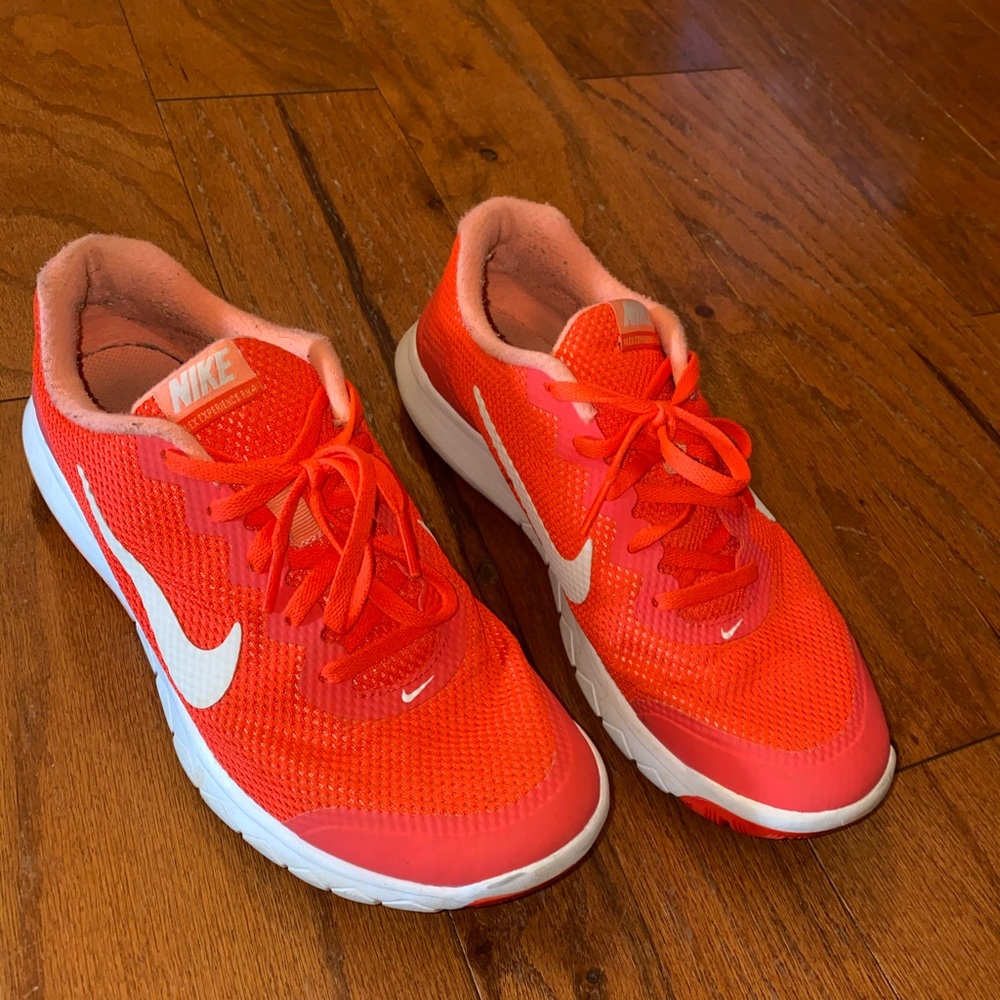 Nike tennis shoes